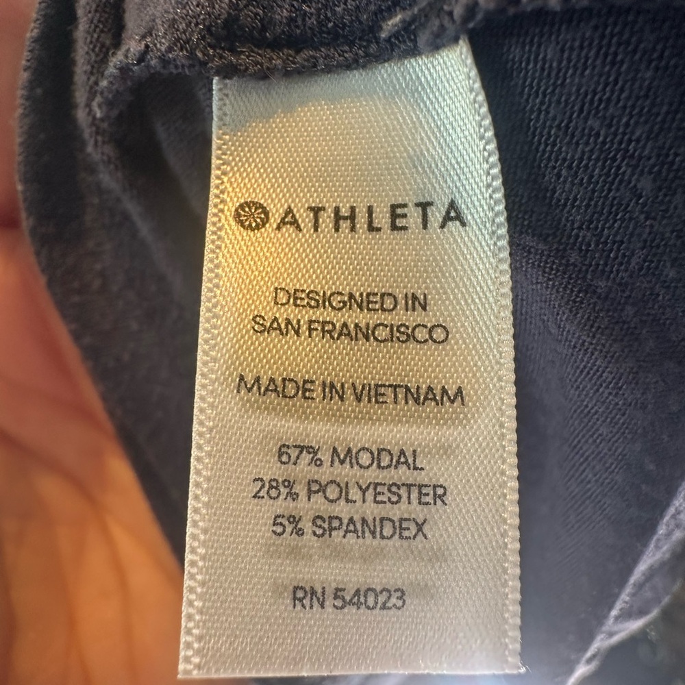 Elegant Athleta Navy Sleeveless Top - size Medium, used - Picture 3 of 4